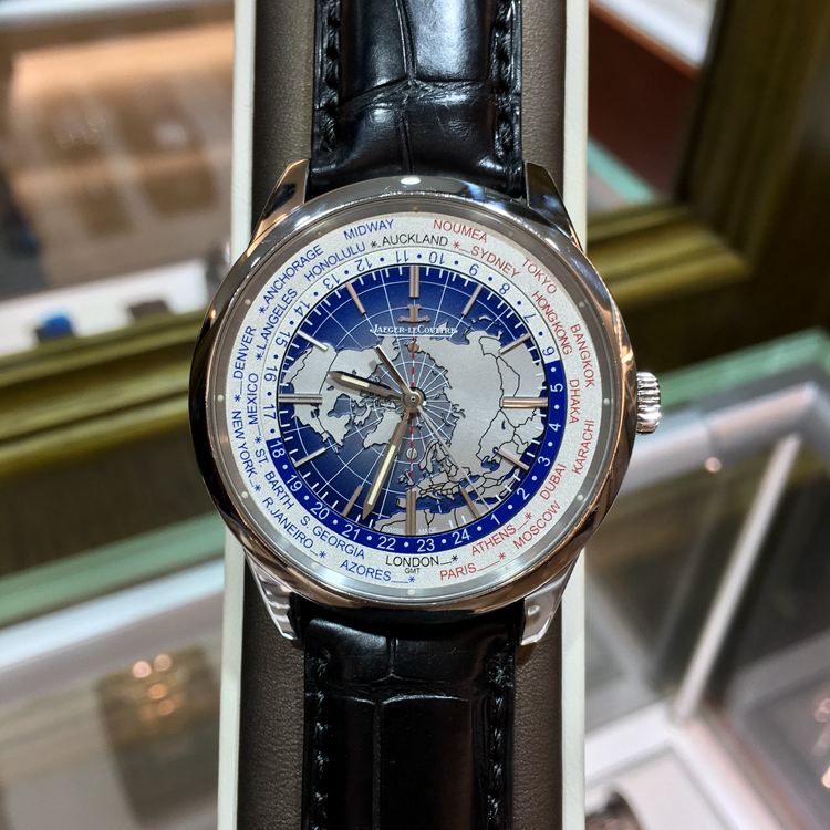 Jaeger-LeCoultre 积家 GEOPHYSIC 地球物理天文台系列，8108420。41.6毫米表径，精钢表壳，蓝色漆面面盘镶贴时标，巴顿型指针， 世界时功能，自产772自动上弦机械机芯，动力储备40小时。专柜定价：108000元。 全套附件齐全。