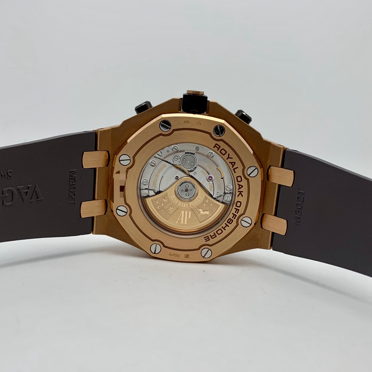 Audermars Piguet 爱彼 皇家橡树离岸型系列，26470OR.OO.A125CR.01。42毫米表径，18K玫瑰金表壳，灰钌色表盘镌刻“Méga Tapisserie”超大型格纹装饰，搭配象牙色副表盘，玫瑰金米色荧光阿拉伯数字和皇家橡树指针，灰钌色内表圈，3点位置日期显示，计时功能，Cal.3126/3840自动上弦机械机芯，动力储备60小时。专柜定价：302000元。 单表无附件。