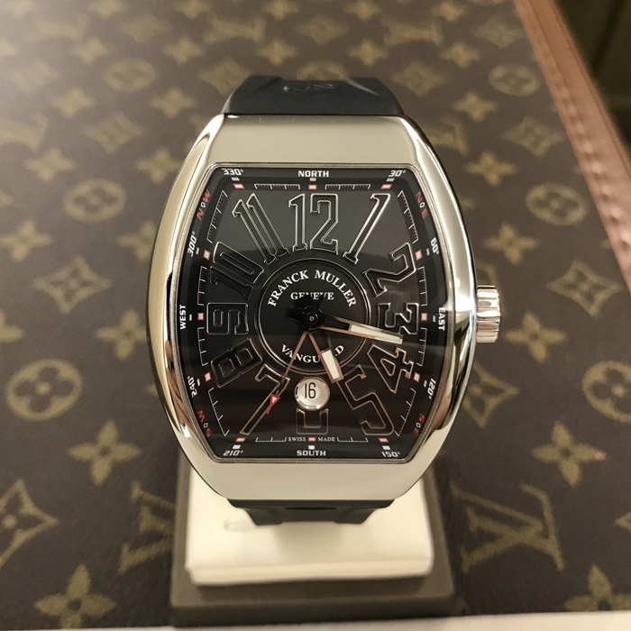 FRANCK MULLER 法兰克穆勒 V 45 SC DT AC NR。44X53.8毫米表径，精钢表壳，黑色面盘，六点位置日期显示，自动上弦机械机芯。 全套附件齐全。