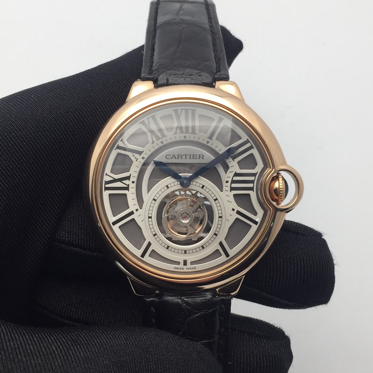 Cartier 卡地亚 Ballon Bleu 蓝气球系列，W6920001。46毫米表径，18K玫瑰金表壳，深灰色立体表盘设计，罗马数字时标，陀飞轮功能，手动上弦机械机芯，动力储备50小时，专柜定价：765000元。 单表无附件。