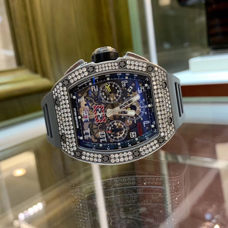 RICHARD MILLE 理查德米勒 男士系列，RM 011。40*50毫米表径，钛金属后加钻表壳，镂空面盘，12点位置为日期显示，RM011-S自动上弦机械机芯，动力储备50小时。 全套附件齐全。