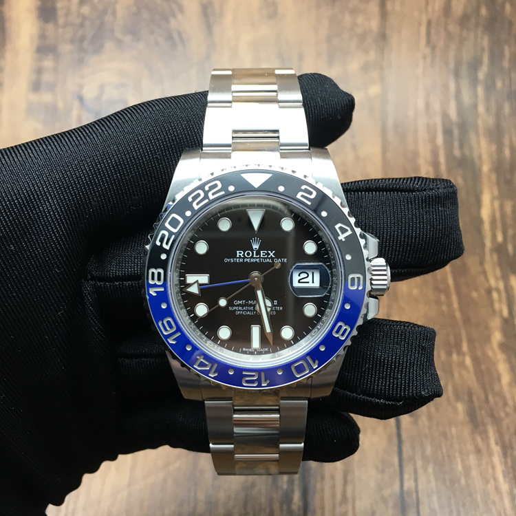 Rolex 劳力士 格林尼治型II系列，116710BLNR-78200。40毫米表径，精钢表壳，24小时刻度双向旋转外圈；双色（蓝、黑）Cerachrom陶质字圈，镌有数字及刻度，黑色面盘，中央时、分及秒针；24小时显示；瞬时变更独立指针显示第二时区时间；瞬跳日历；秒针暂停功能以准确调校时间，自产3186型自动上弦机械机芯，动力储备约48小时，专柜定价：69300元。 全套附件齐全。