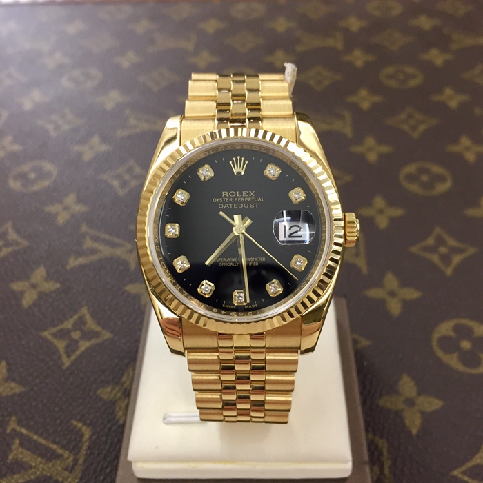 Rolex 劳力士 蚝式恒动系列，116238。36毫米表径，18K黄金表壳，旋入式底盖及上链表冠。黑色表盘镶有钻石，中央时、分及秒针；瞬跳日历，快速更正；秒针暂停功能以准确调校时间。防反光凸透式放大日历窗。纪念型五排链节表带。旋入式双扣锁双重防水系统。自产3135自动上弦机械机芯，动力储备48小时。 单表无附件。