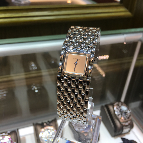 Cartier 卡地亚 女表，17x17毫米表径，精钢表壳，银色面盘，剑形指针，精准石英机芯。 单表无附件。
