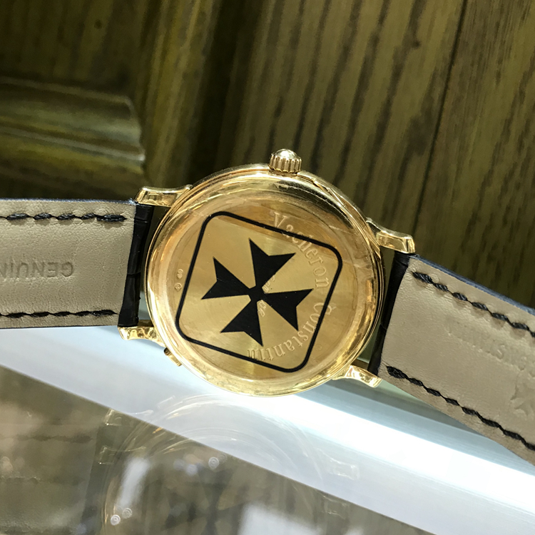 Vacheron Constantin 江诗丹顿 AMERICA BIRD 美国鸟系列，43060/000J-8623。38毫米表径，全球限量10个。此系列是为纪念美国著名自然学家及画家JOHN J.AUDUBON特别制作，以美国自然鸟类为主题，一共12款，每款限量10个，由瑞士著名珐琅大师精工细作18K黄金。由著名珐琅大师MURIEL SECHAUD亲手制作的精美绝伦、栩栩如生的长嘴鸟图案掐丝珐琅表盘原装K金指针表盘、表针、表镜完美无暇。江诗丹顿最顶级系列独有的可掀式将官底盖（内付透明底盖）机芯烙印，代表瑞士最高制表工艺的日内瓦印记精美的21K金侧边人手镂空雕花自动陀自厂CAL.1120自动机械机芯透视底盖。 单表无附件。