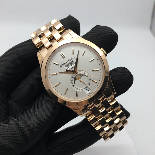 PATEK PHILIPPE 百达翡丽 复杂功能系列，5396R-010。38.5毫米表径，18K玫瑰金表壳，莹白表盘和金质立体时标，视窗式星期、日期和月份显示，以及月相显示。自动上弦机械机芯。  全套附件齐全。
