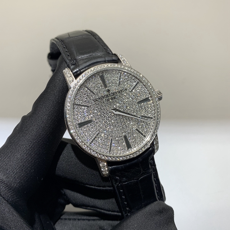Vacheron Constantin 江诗丹顿 传承系列，82673/000G-9821。38毫米表径，18K白金原钻表壳，满天钻面盘，4400手动上弦机械机芯，动力储备65小时。专柜定价：476000元。 全套附件齐全。