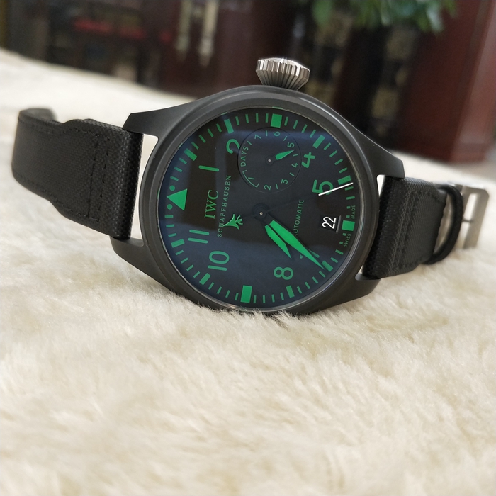 IWC 万国 飞行员系列，IW501903。48毫米表径，陶瓷表壳。黑色圆形面盘，三点位置动力储备显示，六点位置视窗式日期显示，双面防反光凸状蓝宝石玻璃表镜，自动上弦机械机芯，动力储备168小时（7天）。 全套附件齐全。