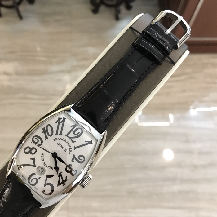 FRANCK MULLER 法兰克穆勒 CASABLANCA 系列，8880 B SC DT。39.5x55.3毫米表径。精钢表壳，黑字面盘，6点位置日期显示。自动上弦机械机芯。 未使用品全套附件齐全。