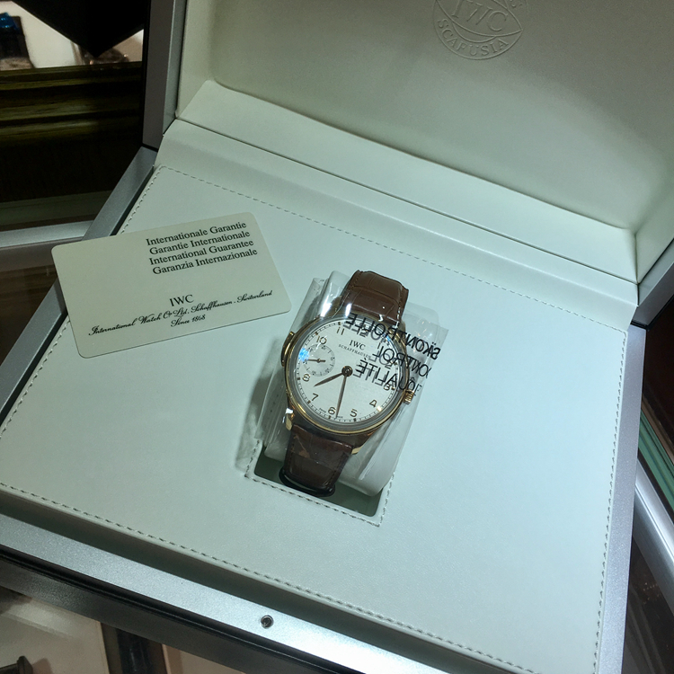 IWC 万国 葡萄牙系列 IW524202。43毫米表径。18K玫瑰金表壳，钢镀铑圆形表盘，三问报时功能，Cal.95290手动上弦机械机芯，动力储备43小时。全球限量250只，专柜定价615000元。 全套附件齐全。