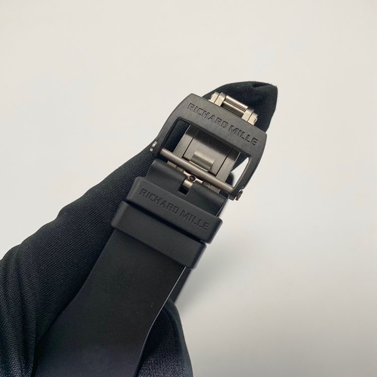 RICHARD MILLE 理查德米勒 男士系列，RM 016。49.80x38毫米表径，钛金属表壳，镂空面盘，7点位置日期显示，自动上弦机械机芯。 单表无附件。