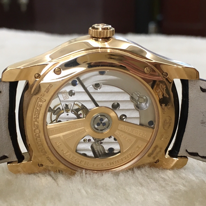 Jaeger-LeCoultre 积家 master 大师系列，1662410。43毫米表径，18K玫瑰金表壳，米黄色面盘，太妃形指针，6点位置陀飞轮装置，自动上弦机械机芯，动力储备45小时。 全套附件齐全。