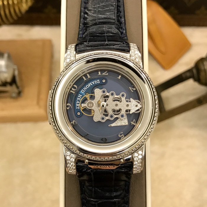 Ulysse Nardin 雅典 奇想系列，029-80。44.5毫米表径，PT950铂金原镶钻圈，镶钻指针，钻石心卡罗素陀飞轮，全球限量99枚，专柜定价150多万。 全套附件齐全。