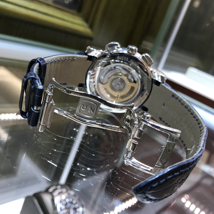 Ulysse Nardin 雅典，769-80。42毫米表径，PT950铂金表壳，蓝色贝母盘，春宫人偶，自鸣单问报时功能，自动上弦机械机芯。 单表无附件。