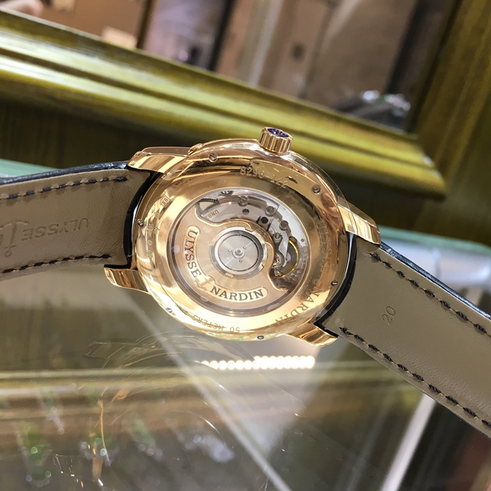Ulysse Nardin 雅典鎏金系列,B。毫米表径,K玫瑰