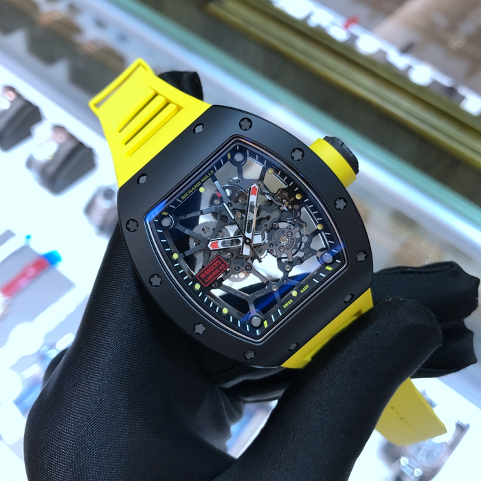 RICHARD MILLE 理查德米勒 男士系列，RM035 AMERICAS。42*50毫米表径，黑钛表壳，镂空机械机芯，黄圈美洲特别版，限量50枚。 单表无附件。