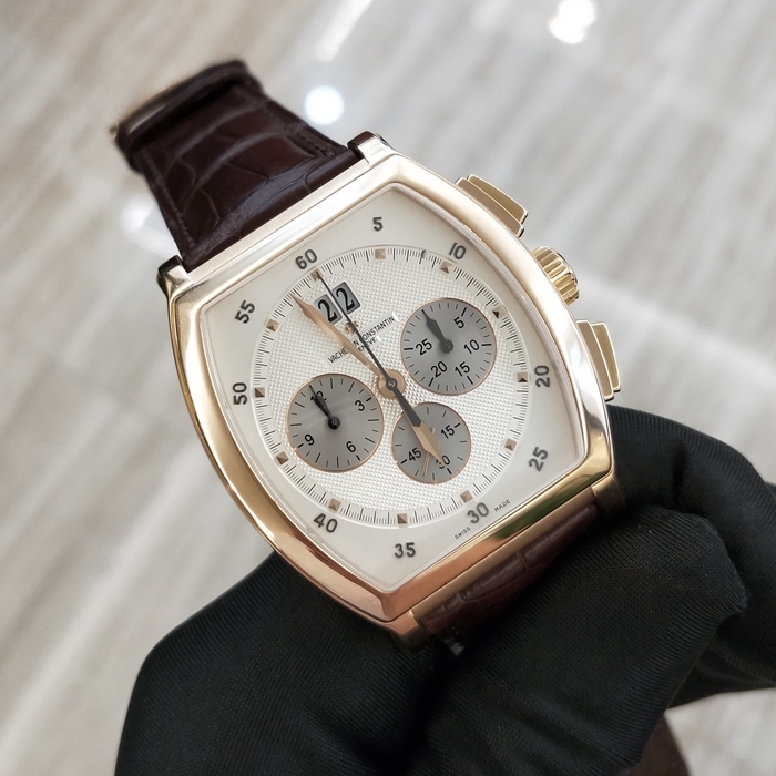 Vacheron Constantin 江诗丹顿 Malte 马耳他系列，49180/000R-9361。40x50 毫米表径，18K玫瑰金表壳，银灰色酒桶型表盘，12点位置视窗式日期显示，计时功能自动上弦机械机芯，动力储备40小时。 单表无附件。