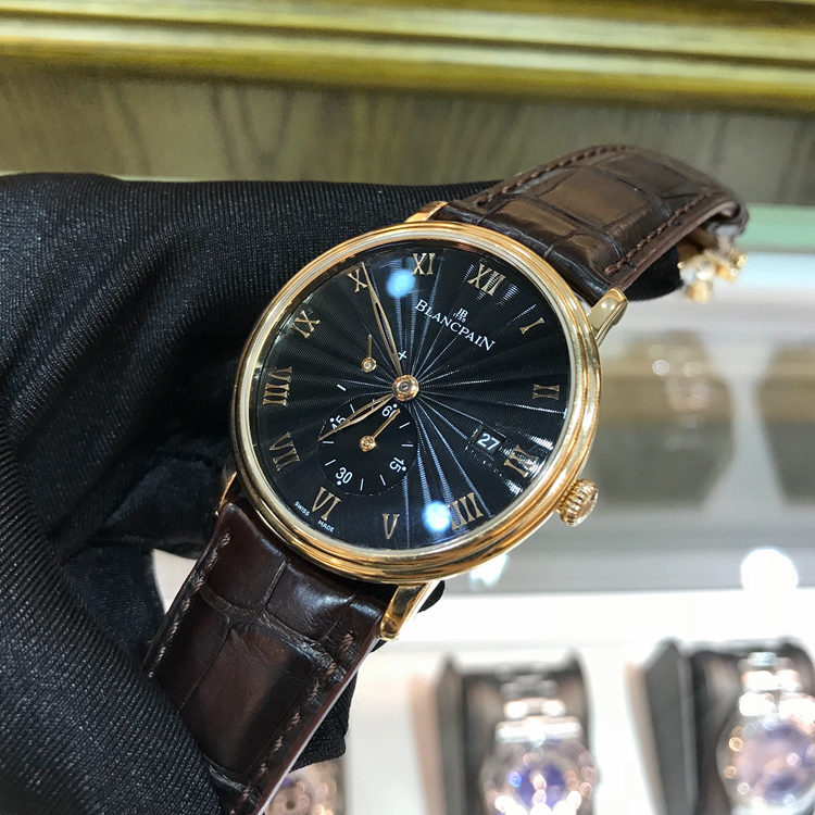 Blancpain 宝珀 Villeret 经典系列，6606-3630-55B，18K玫瑰金，40毫米表径。黑色瓷釉印花盘面。日期，动力储备显示。11C5 手动上弦机芯，动力储备72小时。蓝宝石水晶底盖。专柜售价：151000元。 单表无附件。