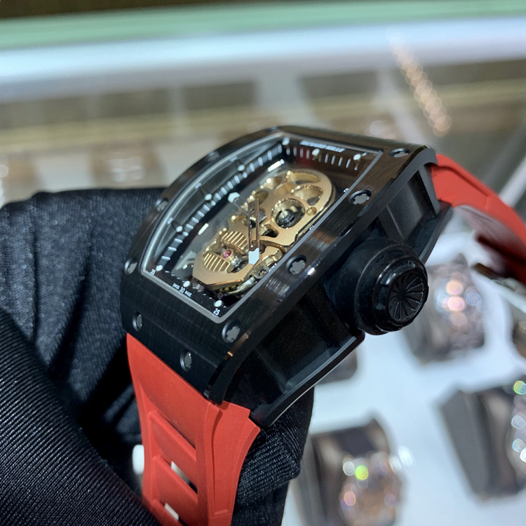 RICHARD MILLE 理查德米勒 ，RM 52-01。42.7×50毫米表径，陶瓷表壳，镂空酒桶型面盘，陀飞轮装置，RM052手动上弦机械机芯，动力储备48小时。 全套附件齐全。