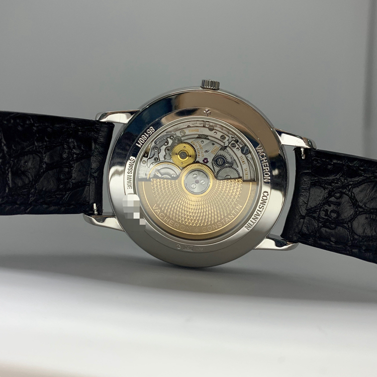 Vacheron Constantin 江诗丹顿 传承系列，85180/000G-9230。40毫米表径，18K白金表壳，白色面盘，6点位置日期显示，2450 Q6自动上弦机械机芯，动力储备40小时，专柜定价：201000元。 单表无附件。
