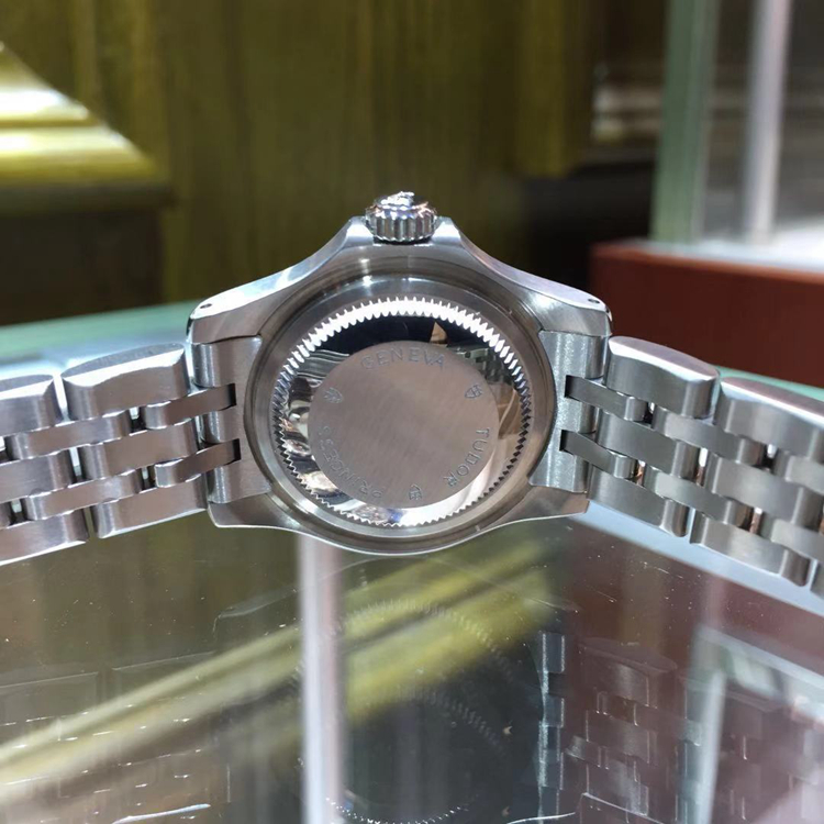 Tudor 帝舵 HERITAGE ADVISOR系列，99090p。26毫米表径，精钢表壳，白色面盘，3点位置日期显示，自动上弦机械机芯。专柜定价23700元。 单表附保卡。