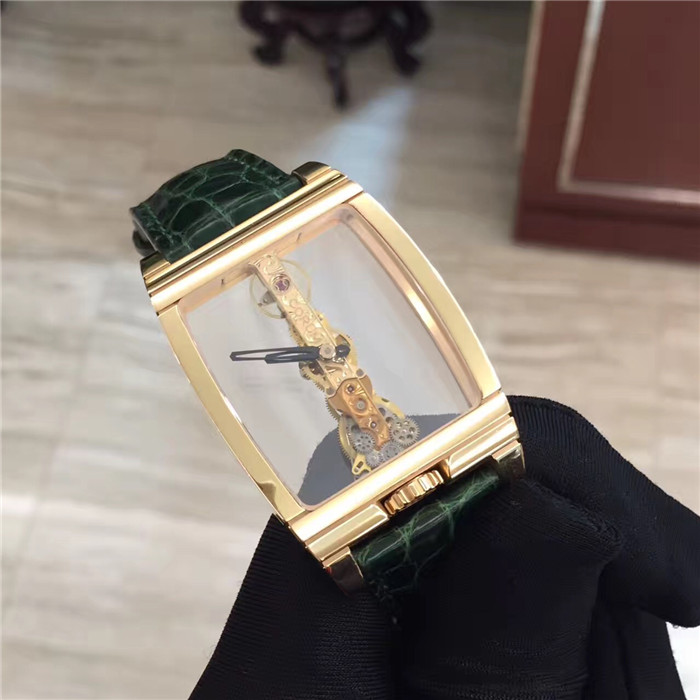 CORUM 昆仑 CORUM  Bridges 昆仑桥系列，113.550.55/0001。32x50毫米表径，全镂空酒桶形，18k玫瑰金壳扣。CO113 自产手动上弦机械机芯，动力储备40小时。 