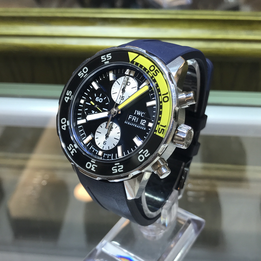 IWC 万国 海洋时计系列，IW376702。44毫米表径，精钢表壳，黑色面盘，3点位置为星期、日期显示，计时功能，Cal.79320自动上弦机械机芯，动力储备44小时。专柜定价：45000元。 单表附盒子。