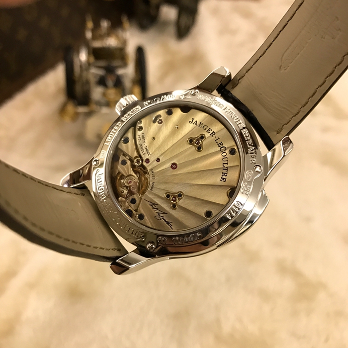 Jaeger-LeCoultre 积家 超卓复杂腕表系列，Q1646420。43毫米表径，PT950铂金表壳，银灰色表盘，三问报时功能，手动上弦机械机芯，15天动力超长储存。专柜定价：1540000元。 单表无附件。