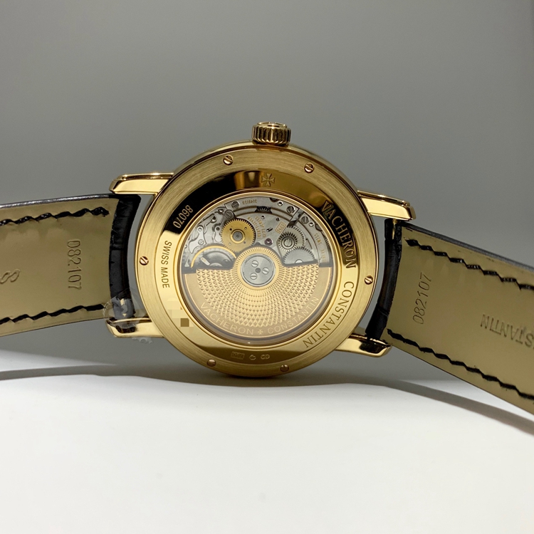 Vacheron Constantin 江诗丹顿 艺术大师系列，86070/000J-9348。40毫米表径，18K黄金表壳，以日本宗教佛像面具为表盘的腕表散发出如皓月般温柔与详和的光辉，日期显示、星期显示功能，自动上弦机械机芯。  全套附件齐全。