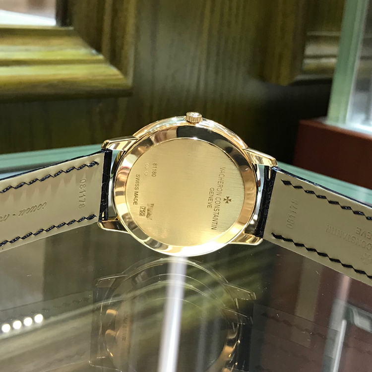 Vacheron Constantin 江诗丹顿 传承系列，81180/000J-9118。40毫米表径，18K黄金表壳，银白色面盘，Cal.1400手动上弦机械机芯，动力储备40小时，专柜定价：145000元。 单表无附件。