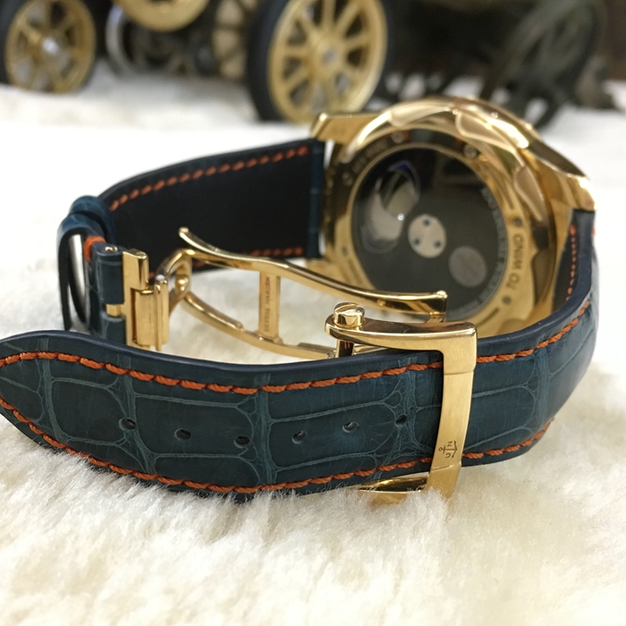 Ulysse Nardin 雅典 奇想系列，2056-131。45毫米表径，18K玫瑰金表壳，黑色表盘，蓝宝石水晶玻璃表镜，手动上弦机械机芯。专柜定价：720000港币。 单表无附件。