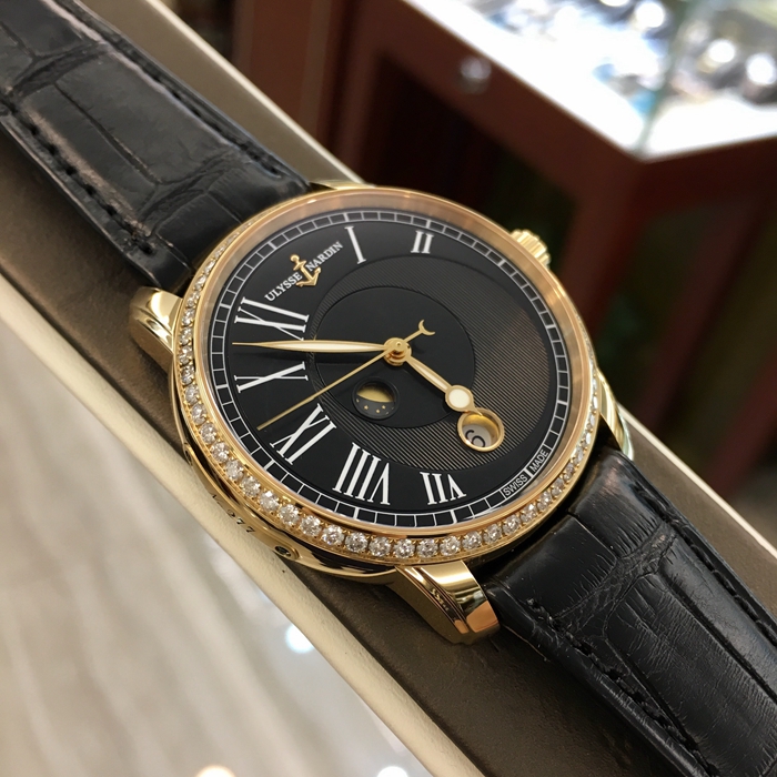 Ulysse Nardin 雅典鎏金系列,B。毫米表径,K玫瑰