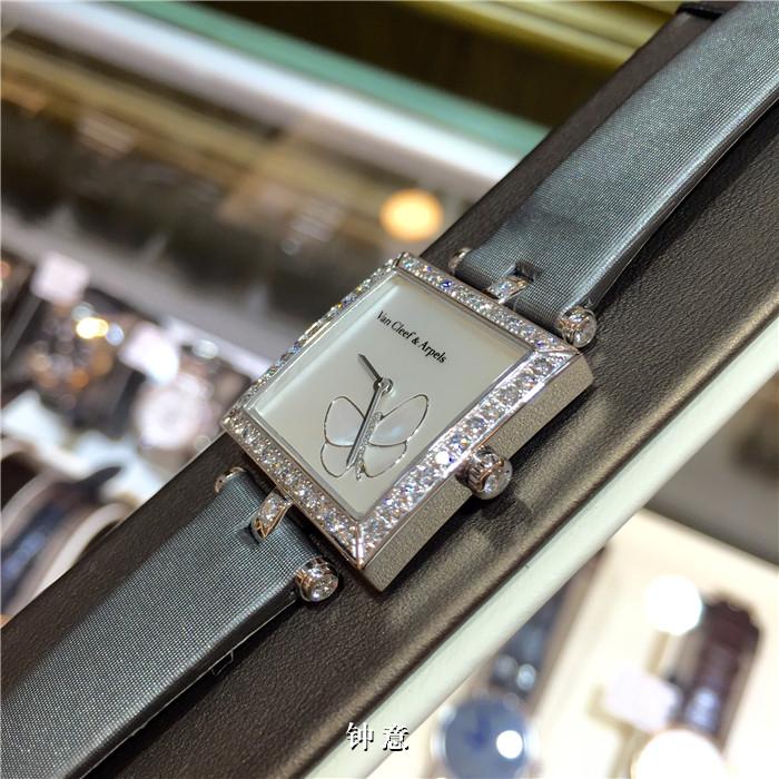 Van Cleef & Arpels 梵克雅宝，HH22907。25*25毫米表径，18K白金原镶钻圈，贝母面盘蝴蝶图案，石英机芯，白金满钻针扣，绢丝表带。 单表无附件。