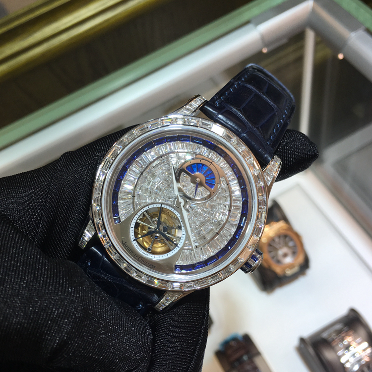 Jaeger-LeCoultre 积家 master 大师系列，43毫米表径，18K白金后镶钻表壳面盘，6点位置为陀飞轮装置，自动上弦机械机芯。 全套附件齐全。
