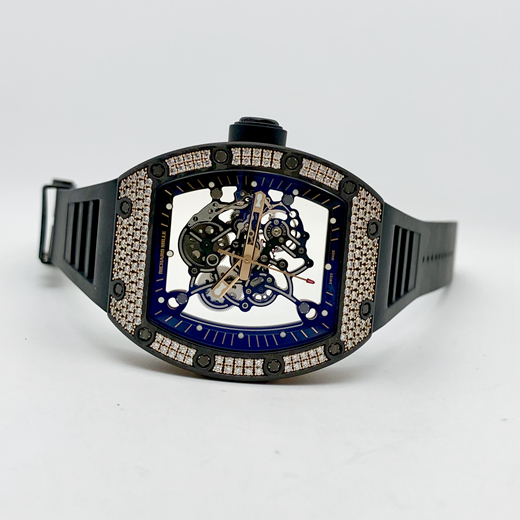 RICHARD MILLE 理查德米勒 男士系列，RM 055 NTPT。42.7 x 49.9 毫米表径，NTPT表壳带钻，镂空面盘，蓝宝石(1800 维氏硬度)镜面，两面经防眩处理，手动上弦机械机芯。  全套附件齐全。