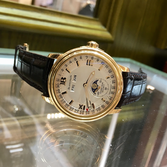Blancpain 宝珀，2763-3642-53。18K玫瑰金表壳，白色面盘，指针式日期显示，6点位置月相显示，12点位置分别为星期与月份显示。自动上弦机械机芯，专柜定价：165750元。 单表无附件。