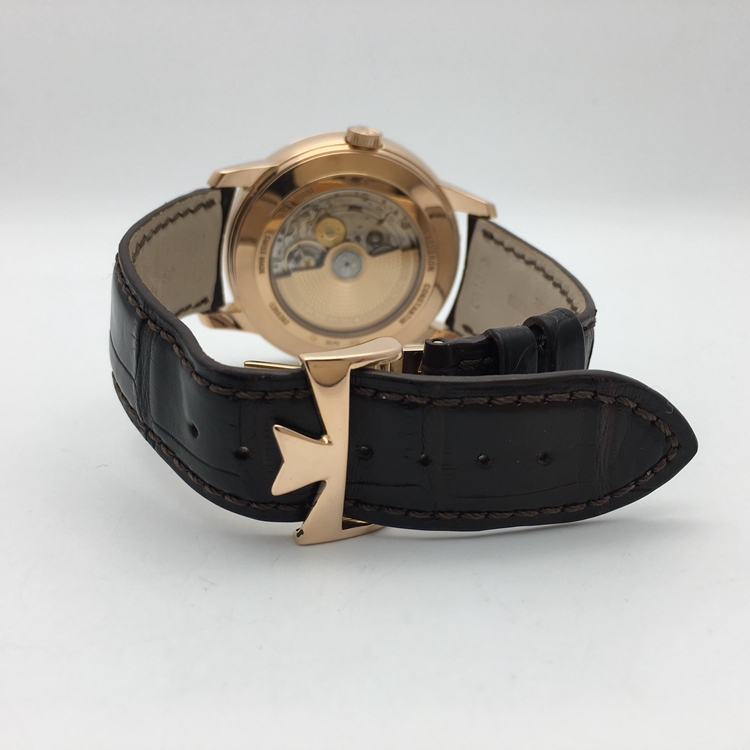 Vacheron Constantin 江诗丹顿 传承系列，86020/000R-9239。42.5毫米表径，18K玫瑰金表壳，银白色面盘，指针式日期、星期显示，Cal.2460R31 R7自动上弦机械机芯，动力储备40小时。专柜定价：339000元。 单表附保卡。