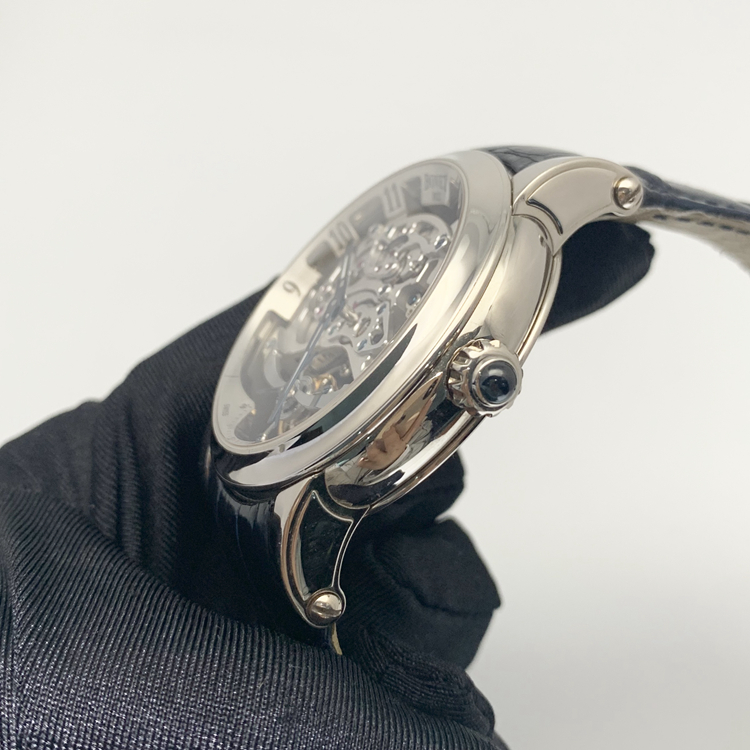 Bovet 播威。45毫米表径，18K白金表壳，镂空面盘，陀飞轮装置，手动上弦机械机芯。专柜定价1280000元。 单表无附件。