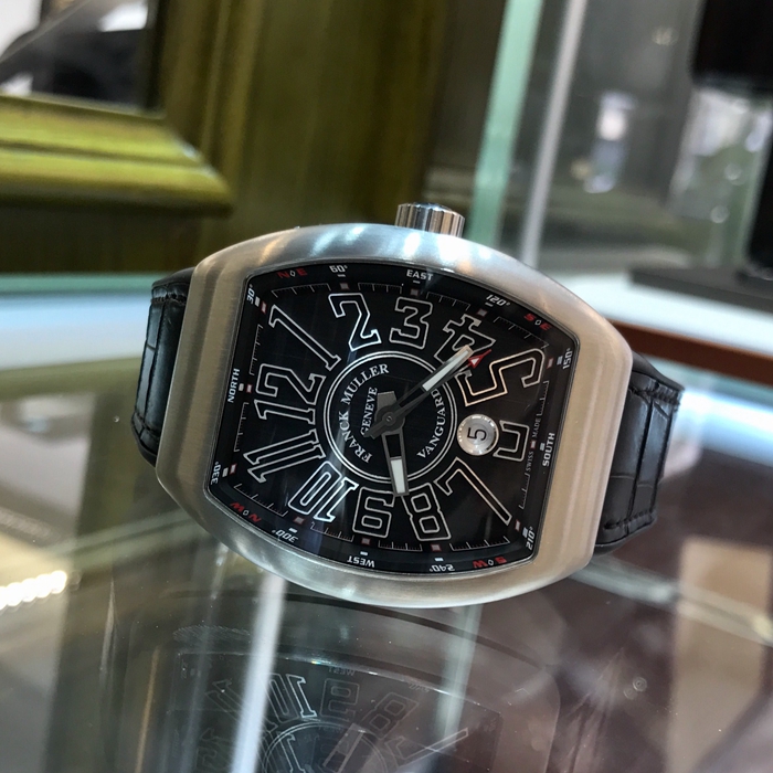 FRANCK MULLER 法兰克穆勒 VANGUARD系列，V 45 SC DT。43.7x53.7毫米表径，精钢表壳，黑色面盘，六点位置日期显示，自动上弦机械机芯，动力储备42小时。 全套附件齐全。