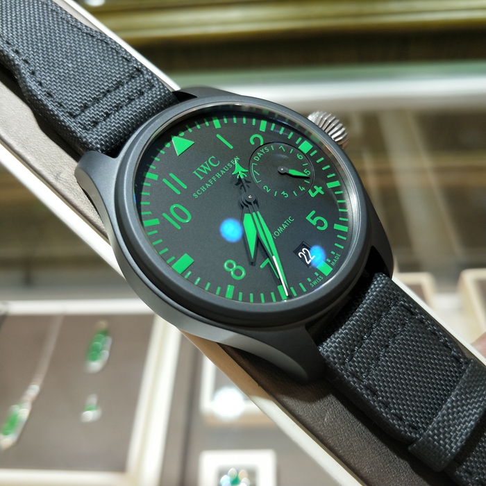 IWC 万国 飞行员系列，IW501903。48毫米表径，陶瓷表壳。黑色圆形面盘，三点位置动力储备显示，六点位置视窗式日期显示，双面防反光凸状蓝宝石玻璃表镜，自动上弦机械机芯，动力储备168小时（7天）。 全套附件齐全。