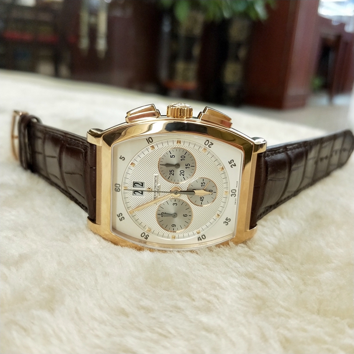 Vacheron Constantin 江诗丹顿 Malte 马耳他系列，49180/000R-9361。40x50 毫米表径，18K玫瑰金表壳，银灰色酒桶型表盘，12点位置视窗式日期显示，计时功能自动上弦机械机芯，动力储备40小时。 单表无附件。