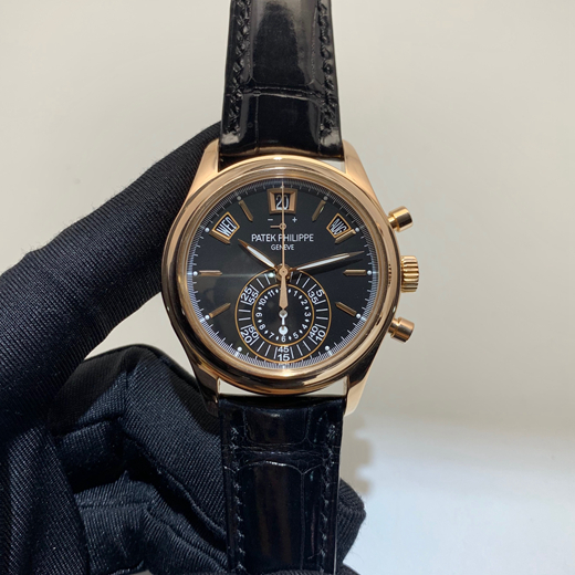 PATEK PHILIPPE 百达翡丽 复杂功能时计系列，5960R-010。40毫米表径，18K玫瑰金表壳。黑漆表盘，金质立体时标。2点、10点和12点位置分别设置了视窗式月份、星期和日期显示、计时功能。蓝宝石水晶玻璃表镜。自动上弦机械机芯，动力储备55小时。专柜定价：560300元。  单表无附件。