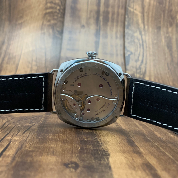 Panerai 沛纳海 RADIOMIR系列，PAM00425。47毫米表径，精钢表壳，特殊S.L.C.盘面，游艇标。Cal.P.3000手动上弦机械机芯，动力储备72小时，专柜定价：56500元。  单表无附件。