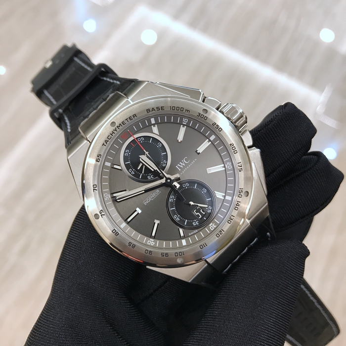 IWC 万国 工程师系列，IW378507。专业赛车手特别版。45毫米表径，精钢表壳，暗蓝灰色面盘，六点位置小秒针及日历显示，十二点位置12小时计时时针分针，双面防反光平面蓝宝石玻璃表镜，自动上弦机械机芯，动力储备68小时。专柜定价：85800元。 全套附件齐全。
