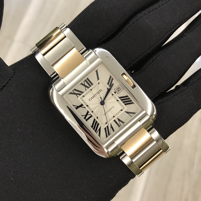 Cartier 卡地亚 Tank 坦克系列，W5310006。47x36.2毫米表径，精钢/18K玫瑰金表壳，镀银表盘，三点位置视窗式日期显示，自动上弦机械机芯。专柜定价：83500元。 单表无附件。
