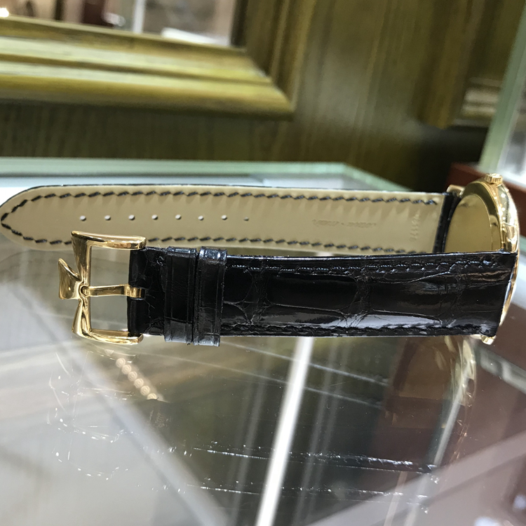 Vacheron Constantin 江诗丹顿 传承系列，81180/000J-9118。40毫米表径，18K黄金表壳，银白色面盘，Cal.1400手动上弦机械机芯，动力储备40小时，专柜定价：145000元。 单表无附件。