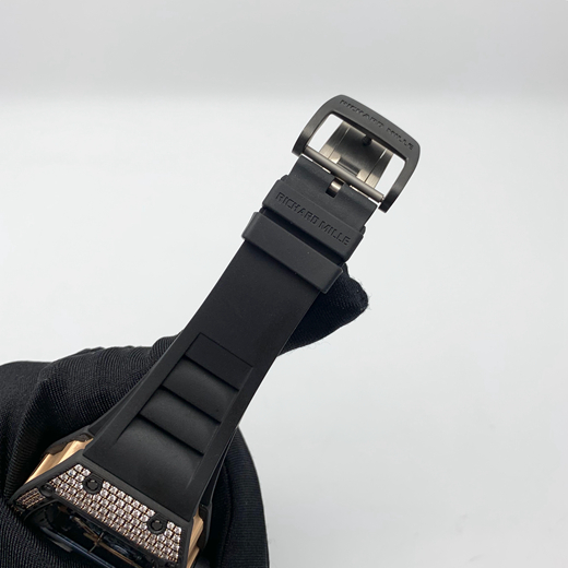RICHARD MILLE 理查德米勒 男士系列，RM 055 NTPT。42.7 x 49.9 毫米表径，NTPT表壳带钻，镂空面盘，蓝宝石(1800 维氏硬度)镜面，两面经防眩处理，手动上弦机械机芯。  全套附件齐全。