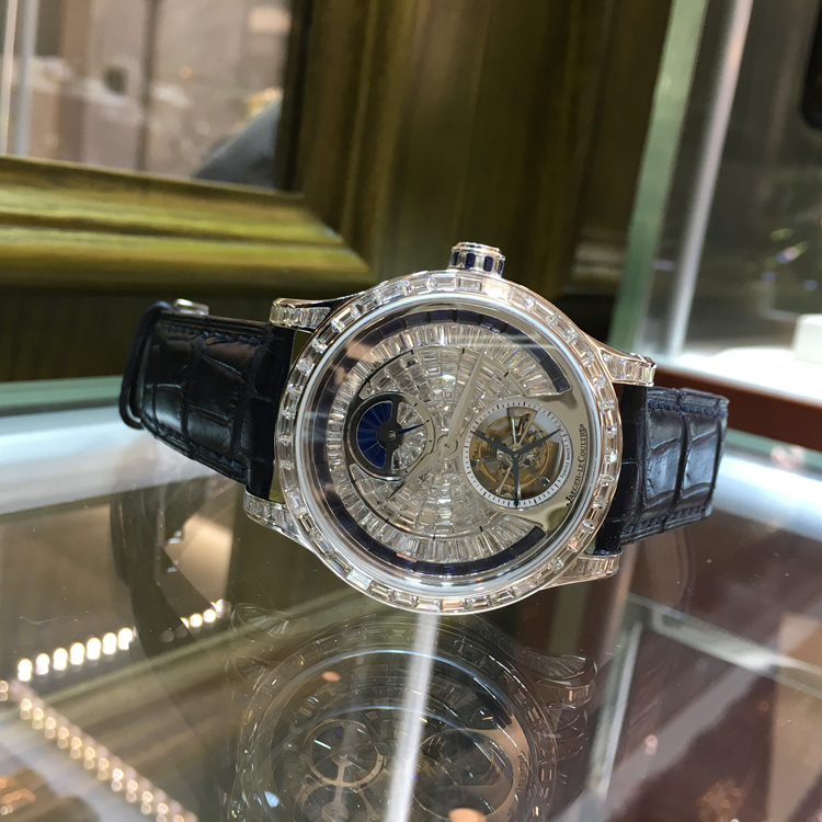 Jaeger-LeCoultre 积家 master 大师系列，43毫米表径，18K白金后镶钻表壳面盘，6点位置为陀飞轮装置，自动上弦机械机芯。 全套附件齐全。