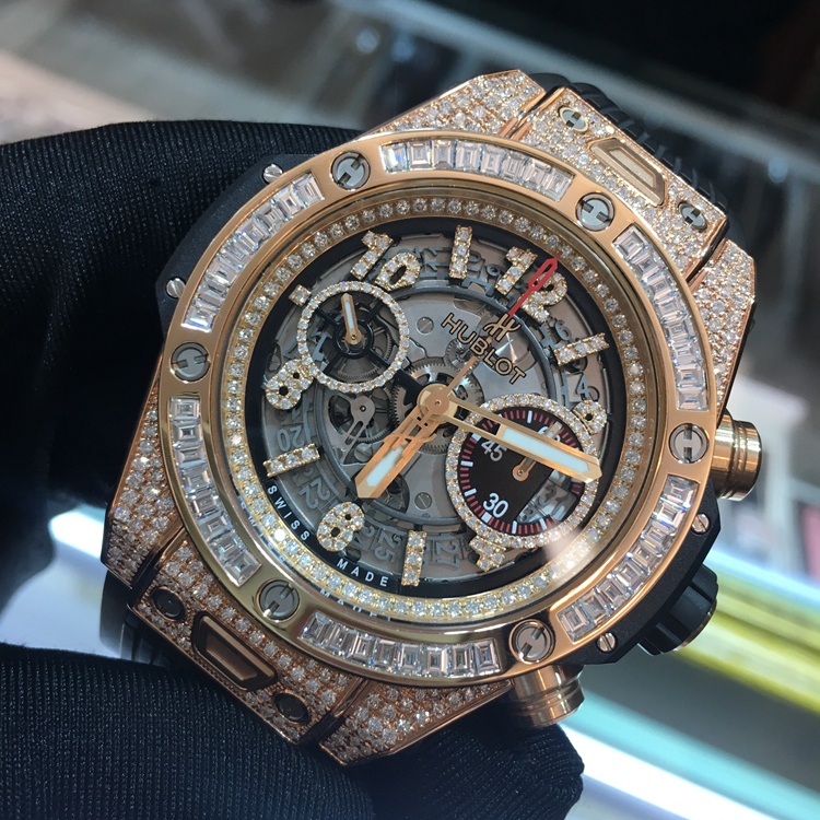 Hublot 宇舶 Bigbang 大爆炸系列，411.OX.1180.RX.0904。45毫米表径，18K玫瑰金后镶T方钻圈，计时功能，HUB 1242 Unico自动上弦机械机芯，原钻参考价：611500元。 单表无附件。