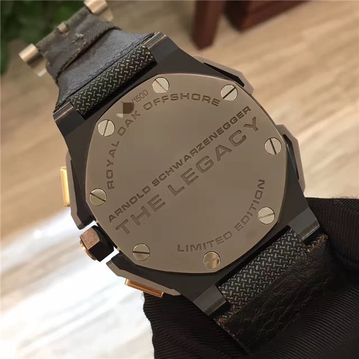 爱彼 26378IO.OO.A001KE.01 阿诺斯瓦辛格限量1500枚。48毫米表径，陶瓷表壳，金质立体时标，中心计时秒针，三时位窗口日历。专柜定价358000元，钟意现货一枚。